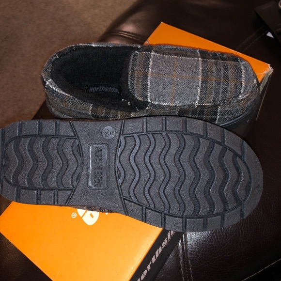 Brand New Northside Slippers - Picture 3 of 4